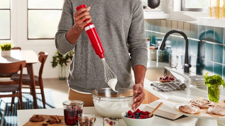 How To Use A Hand Blender